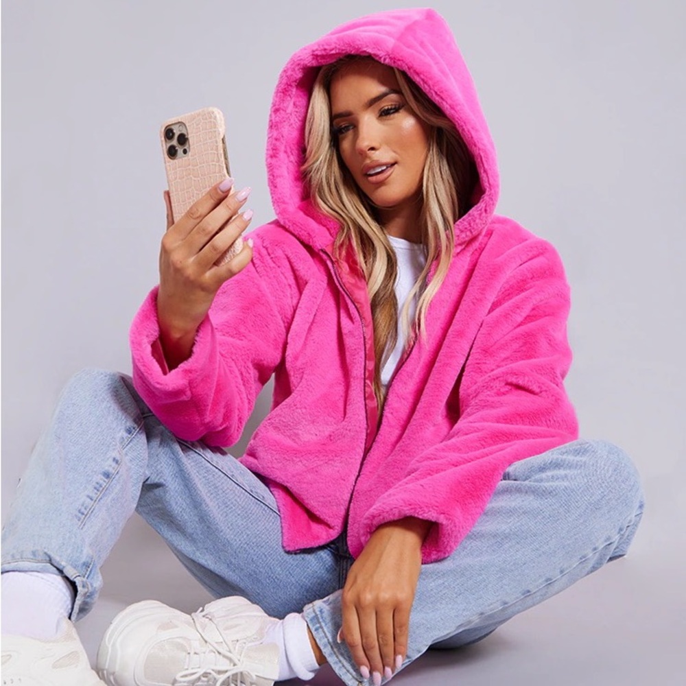 Bright Pink Faux Fur Zip Through Jacket- PRETTY LITTLE THING